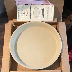 The Pampered Chef Round Deep Dish Baker - Cream